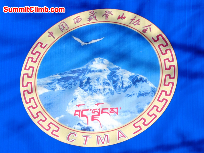 Logo of the China Tibet Mountaineering Association.
